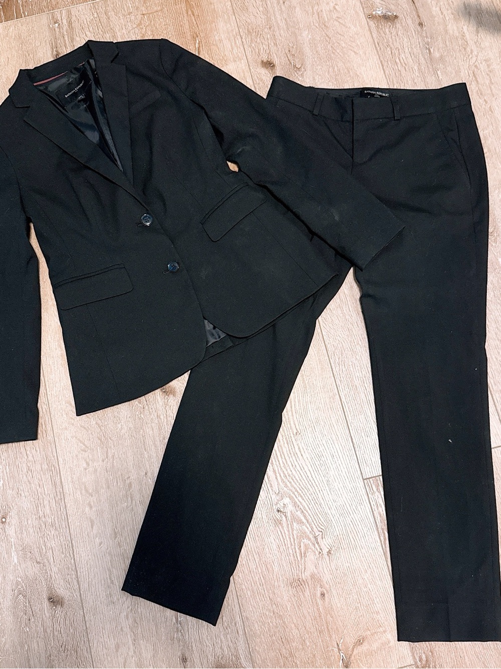 Banana Republic Black Women’s Two-Piece Suit - Tailored Blazer & Trousers